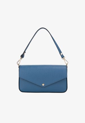 Clutch in pelle blu con design a busta, caratterizzata da una superficie testurizzata, dettagli in hardware dorato e una tracolla staccabile.