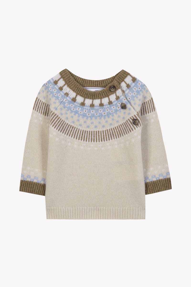 Maglione lavorato a maglia beige chiaro con collo rotondo, accenti a motivo marrone e blu, e bottoni sulla spalla. Polsini e orlo testurizzati.