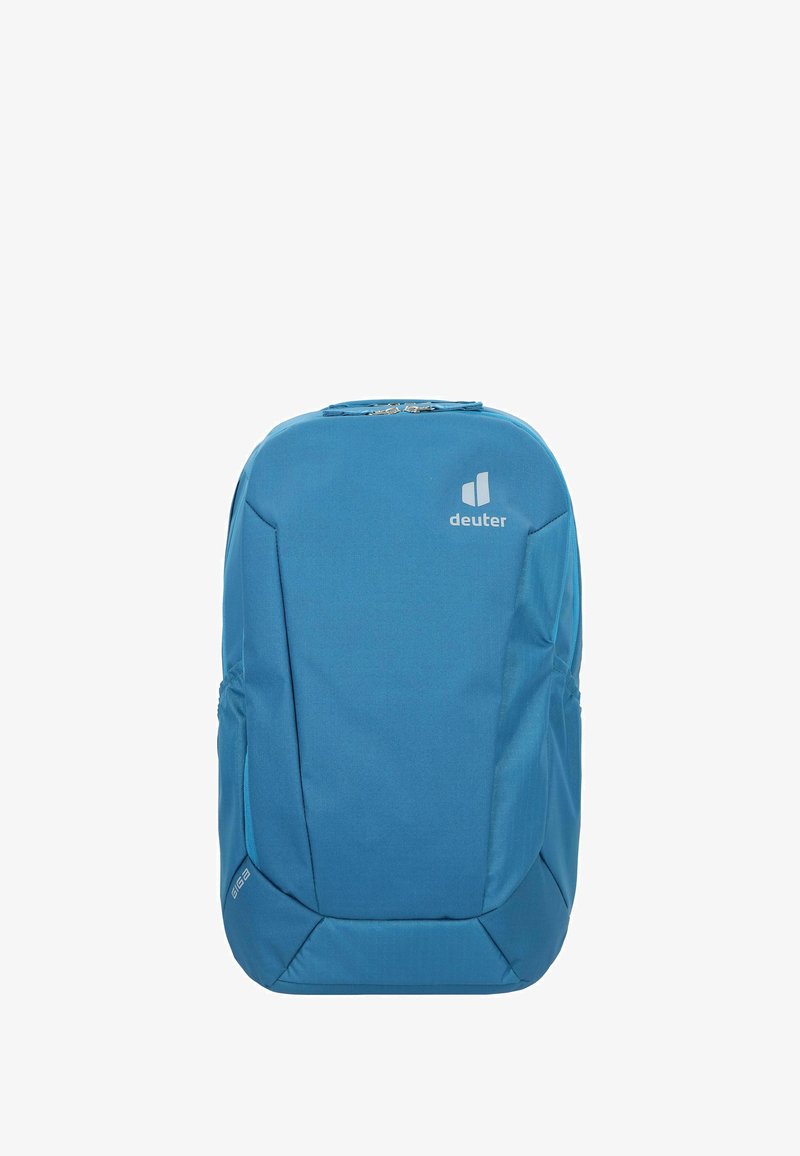 Blauer Stoff-Rucksack mit einem stromlinienförmigen Design, ausgestattet mit einem Front-Logo, einem Reißverschluss und seitlichen Taschen für einen einfachen Zugriff.