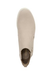 Stivale alla caviglia beige con tomaia in pelle liscia, cerniera laterale, punta rotonda e soletta texture. Suola bianca con motivo di battistrada minimale.