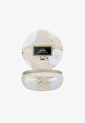 Voluspa, 3-WICK DECORATIVE TIN SANTAL VANILLE 340G - Tuoksukynttilä - silver