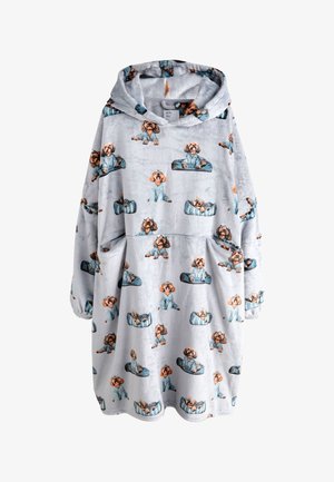 Sudadera con capucha de felpa gris claro, de gran tamaño, con ilustraciones de perros marrones con pijamas azules y camas para perros por toda la prenda.
