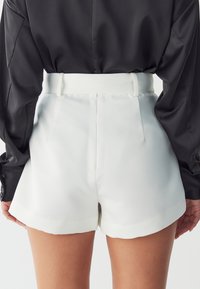 BWLDR NEVA SHORTS - Šorti - white