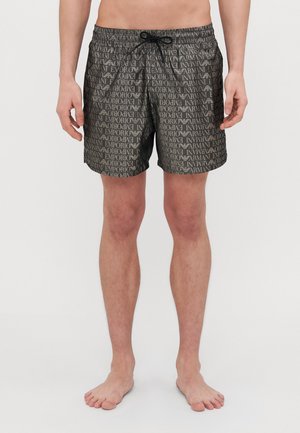 Costerini neri da nuoto con un motivo a logo "Emporio Armani" ripetuto in beige, vita elastica con cordino e tasche laterali in rete.
