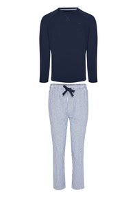 Granatowa bluzka z długim rękawem z okrągłym dekoltem oraz białe spodnie w cienkie granatowe pionowe paski z granatowym pasem w talii na sznurek.