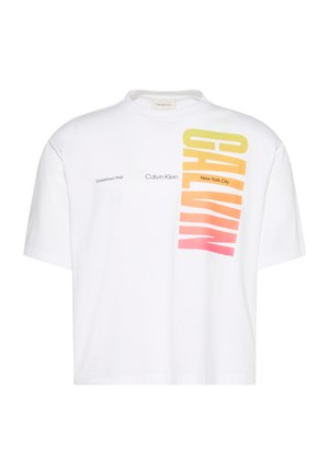 Calvin Klein Jeans, 90S FIT CALVIN PRIDE - T-shirts print - bright white
