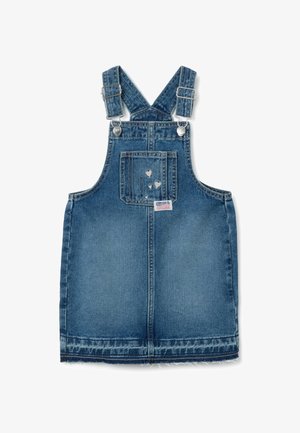 Jeans-Latzkleid in Hellblau mit verstellbaren Trägern, einer Fronttasche mit Herzdesigns und einem ausgefransten Saum.
