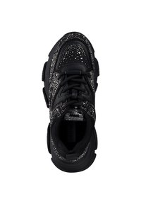 Sneakers neri con tomaia testurizzata decorata con strass argentati. Suola spessa e sistema di allacciatura. Design moderno con colletto imbottito.