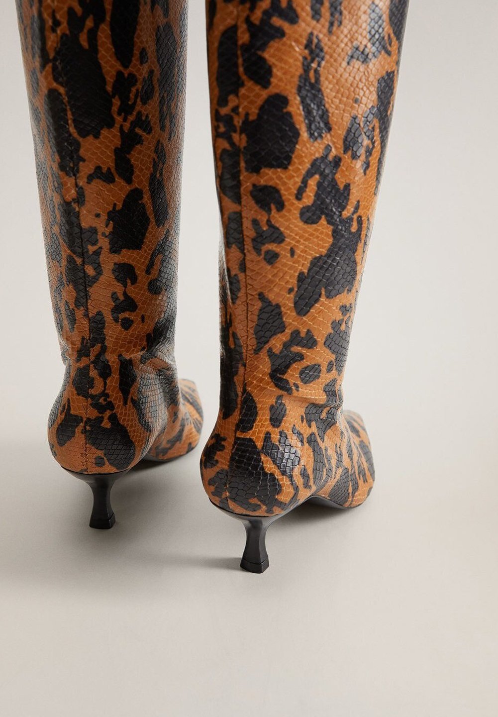 Mango CALDI Klassiska stövlar brązowy Zalando.se Jeffrey Campbell HUXTABLE Klassiska stövlar tanblack