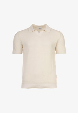 Roomkleurig korte mouw gebreid poloshirt met een gestructureerd patroon en een kleine kraag, getoond op een witte achtergrond.