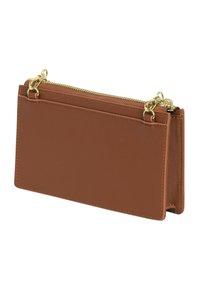 Cartera de cuero marrón con cremallera dorada y broches metálicos, forma rectangular, diseño sencillo y acabado liso.