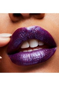 MAC FROST LIPSTICK - Läppstift - model behaviour