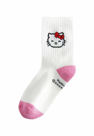 Fehér bokazokni, amelynek elején fekete és piros Hello Kitty minta található, rózsaszín sarok- és lábujjrésszel. Rücskös textúra.