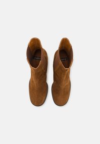 ÁNGEL ALARCÓN Classic ankle boots - mogano