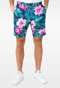 Bunte Shorts mit navyfarbenem Hintergrund, großen rosa Blumenmustern und grünen Blättern. Der Stoff ist leicht und verfügt über seitliche Taschen.