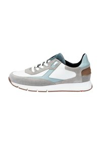 Leichtgewichtige Sneakers mit einem weißen Lederobermaterial, grauen Wildlederakzenten und einem blauen geometrischen Design. Gummisohle mit braunem Profil.