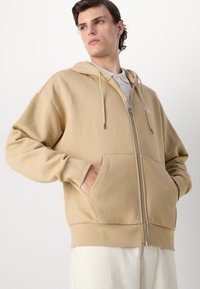 HUGO NARDIMEZ - Sweat zippé - medium beige