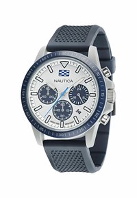 Orologio Nautica con quadrante argentato, dettagli blu e cinturino in gomma. Caratterizzato da tre sotto-quadranti cronografici e un cinturino testurizzato per una miglior presa.