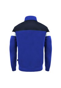 Lange mouwen blauwe jacket met een hoge kraag, zwarte schouderpanelen en witte accenten. Gladde textuur, geen zichtbare sluitingen of patronen.