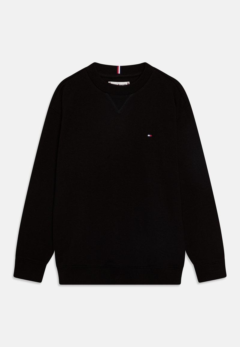 Sweat-shirt noir à manches longues avec col rond, petit logo rectangulaire rouge, blanc et bleu sur la poitrine gauche et poignets et ourlet côtelés.