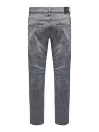 Jeans da uomo in denim grigio con taglio a gamba dritta, cinque tasche, dettagli di whiskering sottili e una toppa in pelle con logo sul retro della cintura.