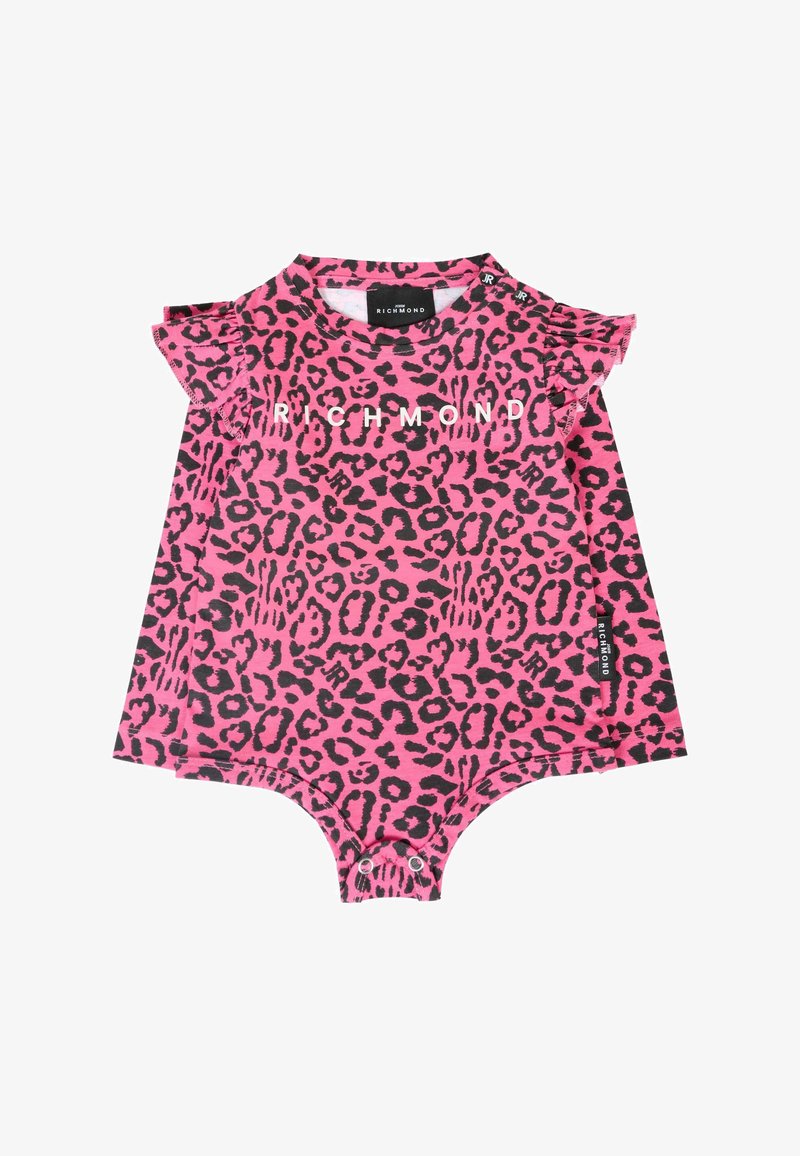 Różowy body w panterkę z falbankowymi rękawami, czarnymi akcentami i zapięciami na napy u dołu. Zawiera logo "RICHMOND" w kolorze białym.