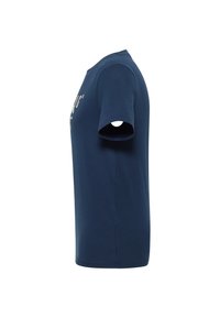 Granatowa koszulka z krótkim rękawem wykonana z bawełny, z okrągłym dekoltem i małym nadrukiem logo z przodu. Gładka tekstura i luźny krój.