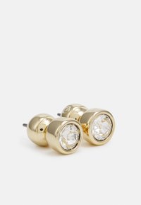 Boucles d'oreilles en métal doré avec accents en cristal rond, dotées d'une finition polie et d'une texture lisse. Design simple et élégant, sans motifs visibles.