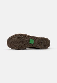 El Naturalista Kotníková obuv - brown