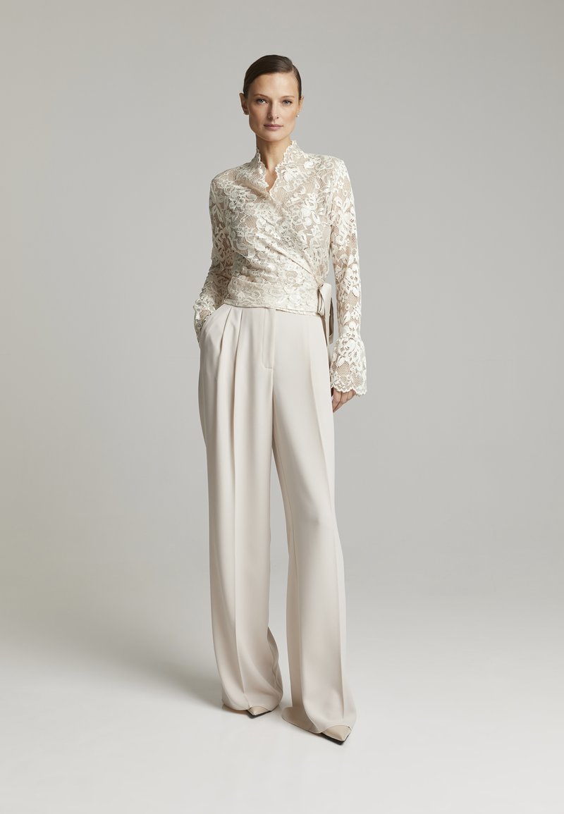 ANDIATA SHA - Bluse - dark vanilla