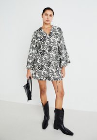 Replay Vapaa-ajan mekko - black/natural white