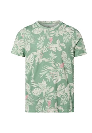 Zielona koszulka z krótkim rękawem z białym tropikalnym liściastym wzorem i jasnoróżowymi kwiatami, z okrągłym dekoltem, prezentowana na białym tle.