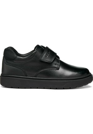 Scarpa casual in pelle nera con collo imbottito, tacco texturizzato e chiusura a strappo, su suola spessa in gomma.