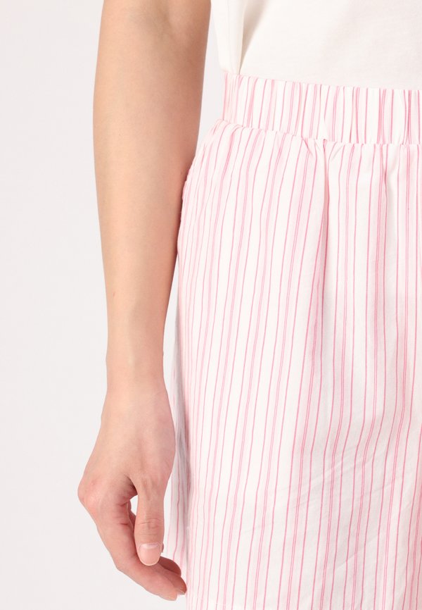 PCSULLE - Shorts - cloud dancer2