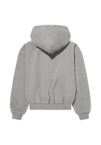 Šedá mikina s veľkou kapucňou, rebrovanými manžetami a pásom. Vyrobená z mäkkej látky, má hladkú textúru a voľný strih.