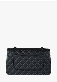 Borsa trapuntata nera realizzata in materiale testurizzato, dotata di tasca anteriore e tracolla a catena removibile. Forma rettangolare con bordi arrotondati.