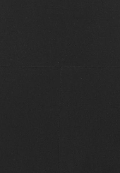 Tissu noir à texture lisse, avec des coutures discrètes sur les joints. Principalement de couleur unie, sans motifs ni accents visibles.