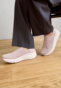 Unselected, purple/pink