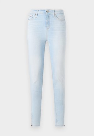 Lyseblå smale jeans laget av denim. Har høy midje, fem lommer, og glidelåsdetalj ved ankelen. Bleket vaskemønster over hele.