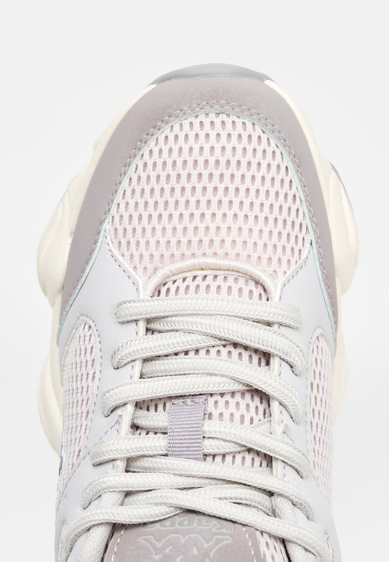 Sneaker low