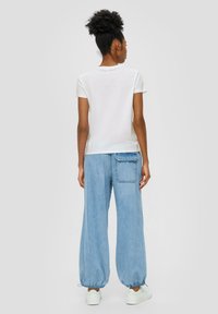 QS - T-shirt z nadrukiem