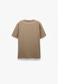 Kortærmet t-shirt i en dæmpet brun farve, lavet af blødt stof, med rund hals og afslappet pasform. Bagfra, uden mønstre eller logoer.