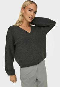 ONLY LOOSE FIT - Strickpullover - dark grey melange