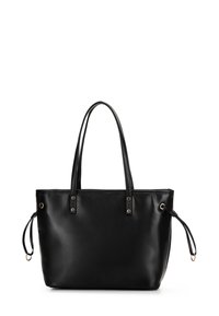 Zwarte tote bag van glad synthetisch materiaal, met twee lange handvatten, roségouden accenten en zijdetails met trekkoord.