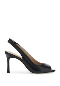 Décolleté slingback nero realizzato in pelle liscia, con punta aperta, forma affusolata e tacco sottile e strutturato.