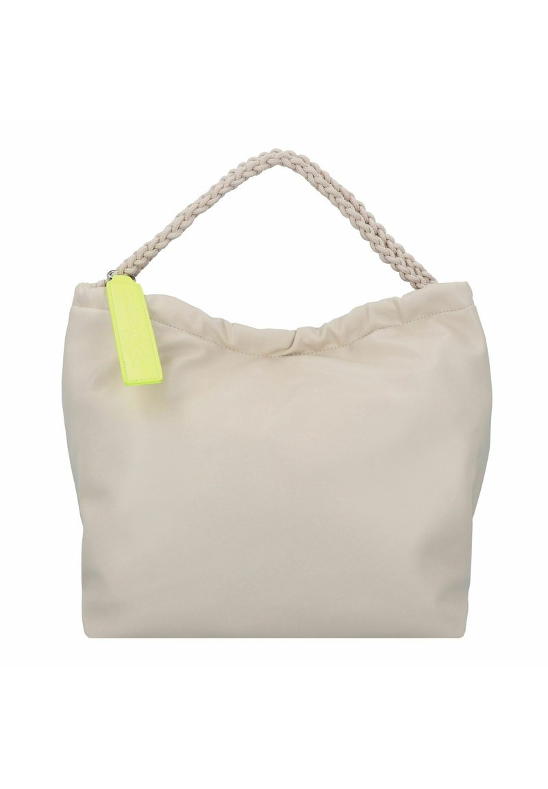 Sac beige avec un haut froncé et une bandoulière tressée. Présente une étiquette jaune néon. Texture douce, design décontracté.
