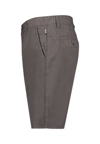 Shorts in cotone grigio con fronte piatto, due tasche laterali e una tasca posteriore. Presentano una chiusura con bottone e cuciture lungo i bordi.