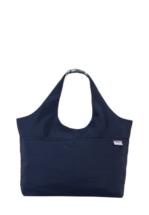 Marineblauwe stoffen draagtas met een grote open bovenkant, brede schouderriem en voorvak. Bevat een contrasterend interieurpatroon en logo-label.