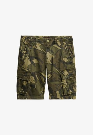 Tarnmuster-Cargo-Shorts in Grüntönen, ausgestattet mit mehreren Taschen, einem Knopfverschluss und einer lockeren Passform. Hergestellt aus strapazierfähigem Material.