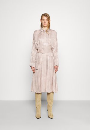 RECYCLED PLEATED DRESS BELTED - Haljina-majica - dove